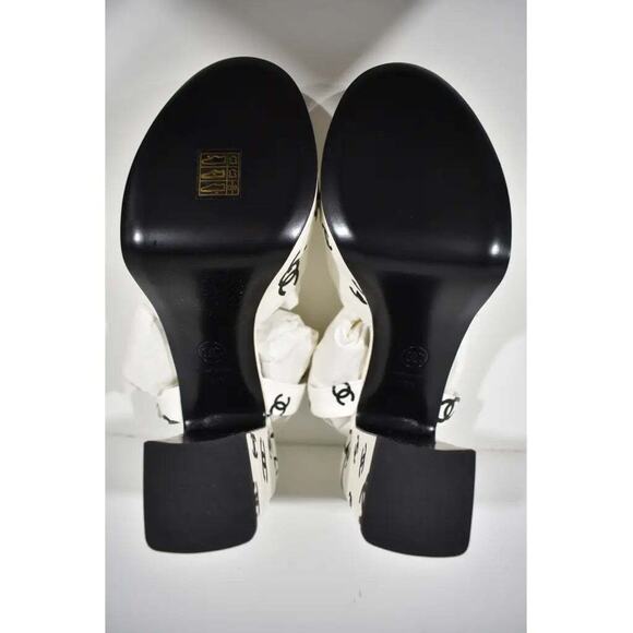 Chanel 22S White Black Lambskin CC Logo Platform Strap Block Heel Sandal 39.5 - Picture 12 of 12